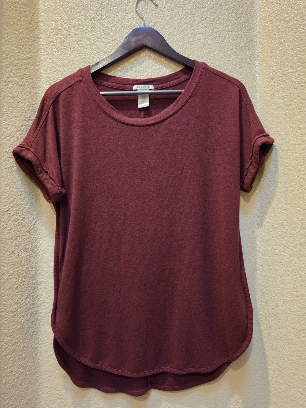 Matty M Womens Short Sleeve Curved Hem Tee Maroon Size XS